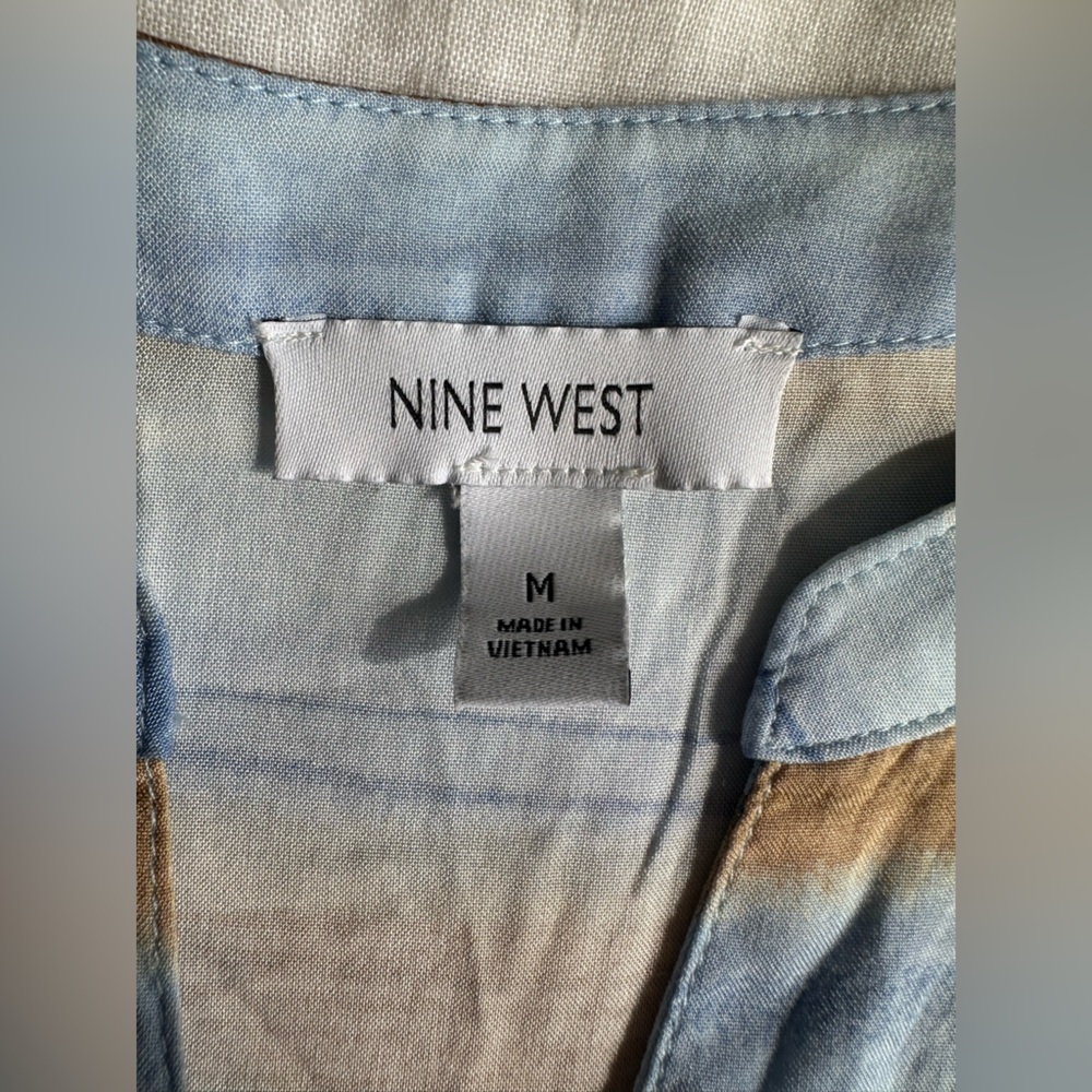 Nine West Summer Watercolor Stripe Blouse Medium Blue Tan V-Neck Top - Picture 5 of 9